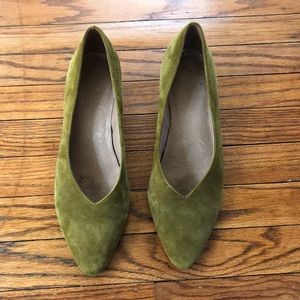 Madewell Etta Pump in Olive Suede